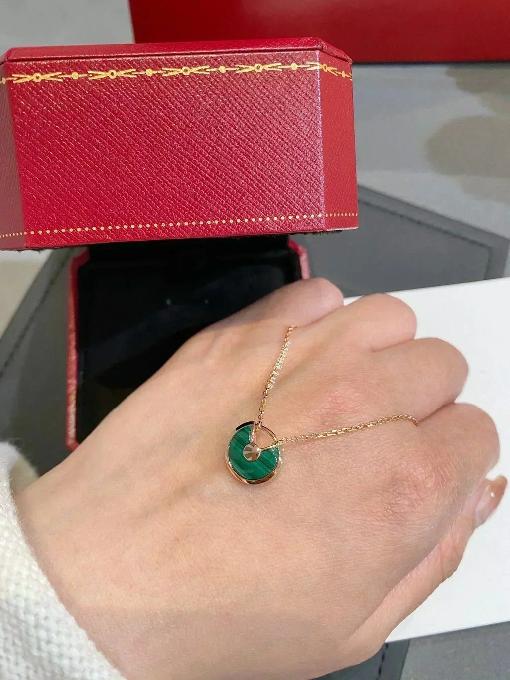 CARTIER AMULETTE ROSE GOLD MALACHITE NECKLACE