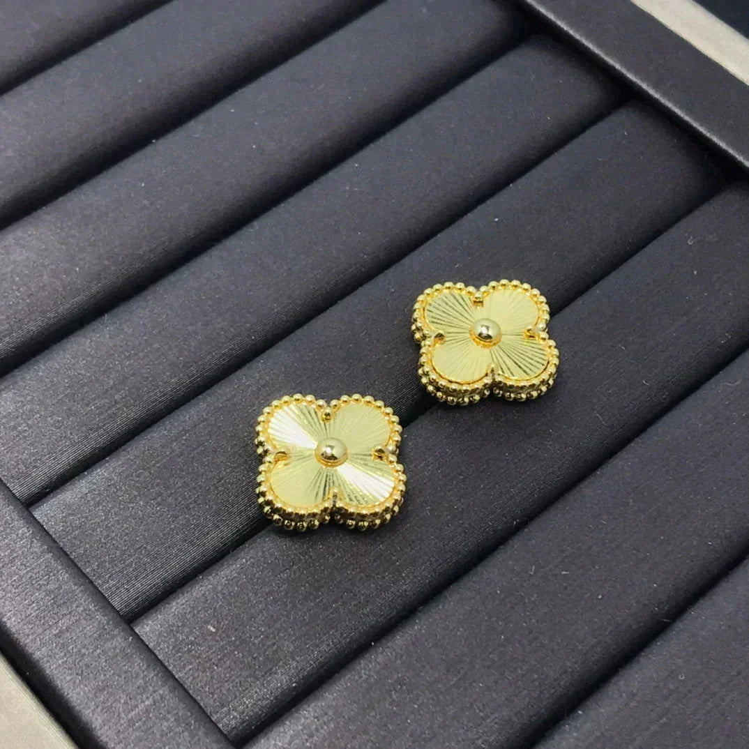 VCA CLOVER MINI 9.5MM LASER EARRINGS