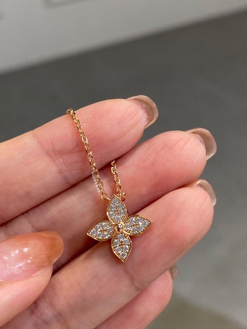 LOUIS VUITTON STAR DIAMOND NECKALCE