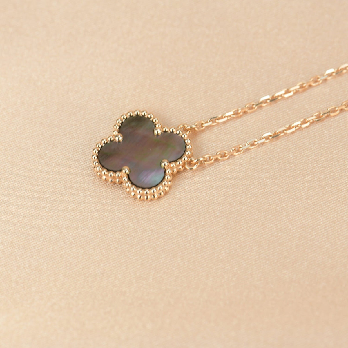 VCA CLOVER 15MM GRAY MOTHER OF PEARL NECKLACE