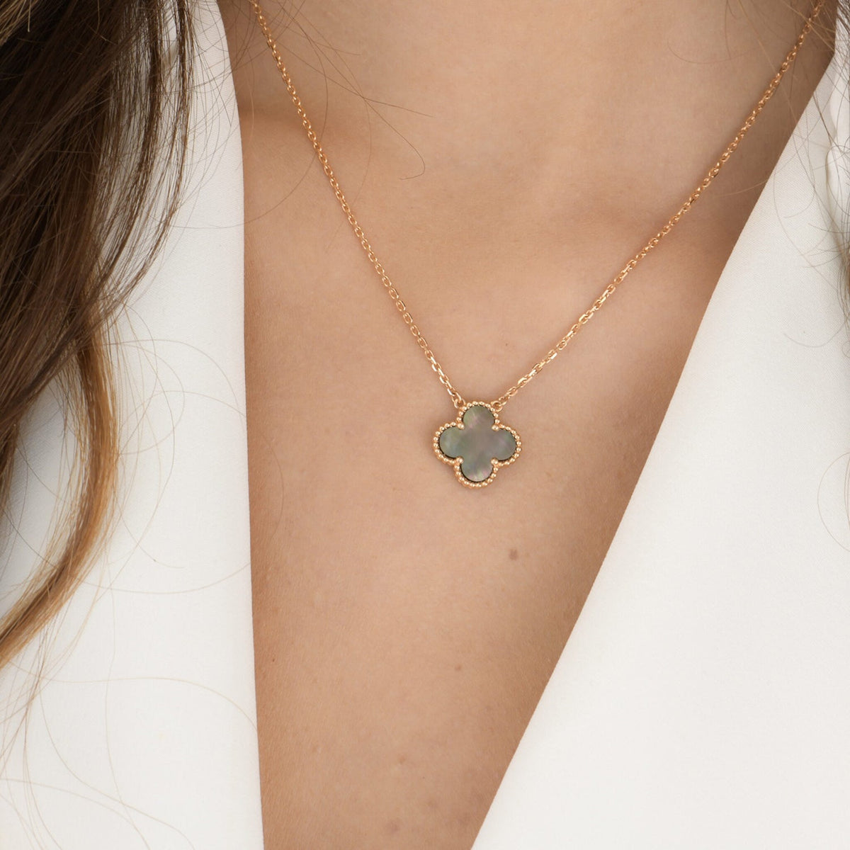 VCA CLOVER 15MM GRAY MOTHER OF PEARL NECKLACE
