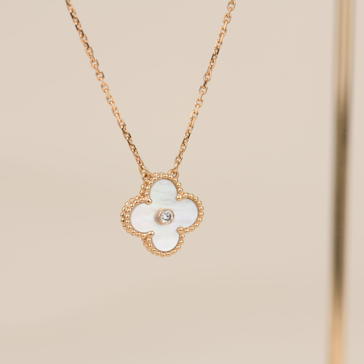 VCA CLOVER 15MM DIAMOND WHITE FRITILLARIA NECKLACE