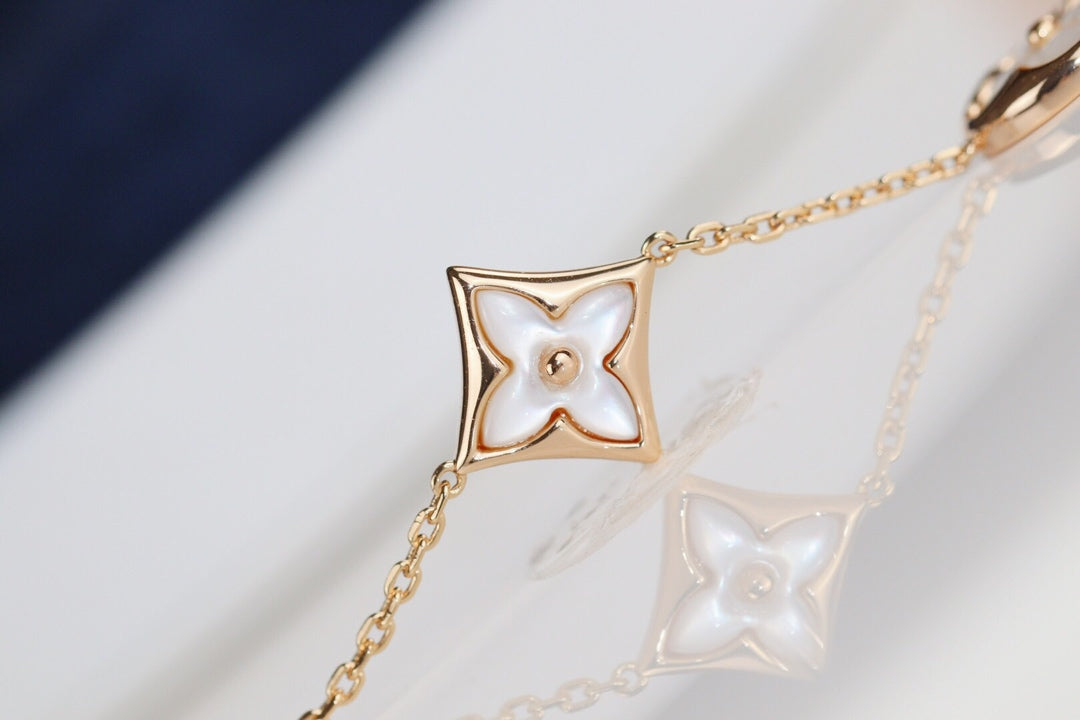 LOUIS VUITTON LEAF CLOVER BRACELET